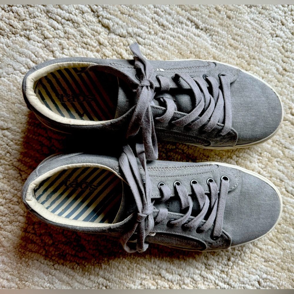 Taos Grey Washed Canvas Sneaker “Plim Soul”. Size 9.5